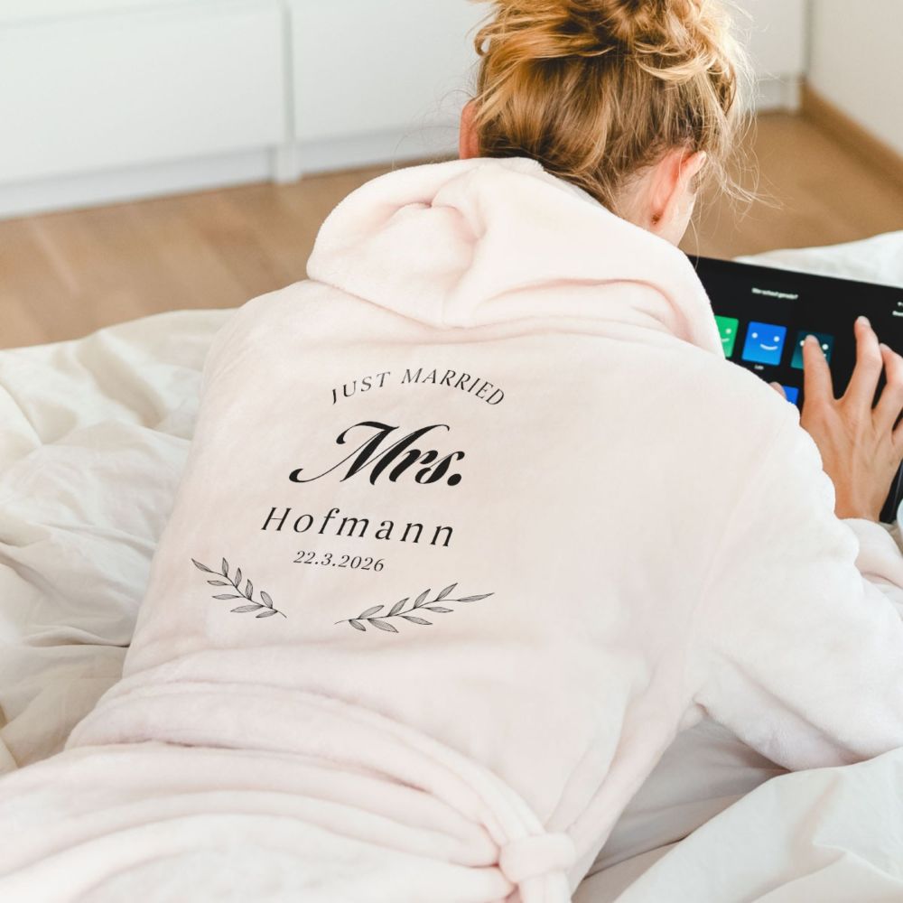 Personalisierbarer Bademantel mit Text und Kranz