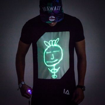 Interaktives Glow T-Shirt