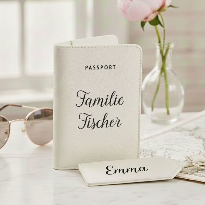 Personalisierbare Reisepasshülle und Koffertag mit Text