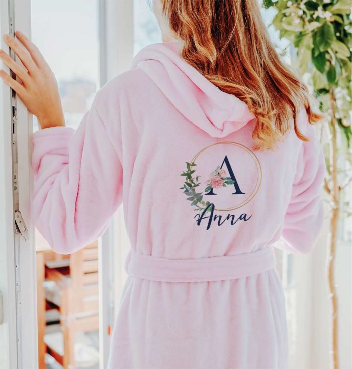 Personalisierbarer Bademantel mit Monogramm im Blumenmuster